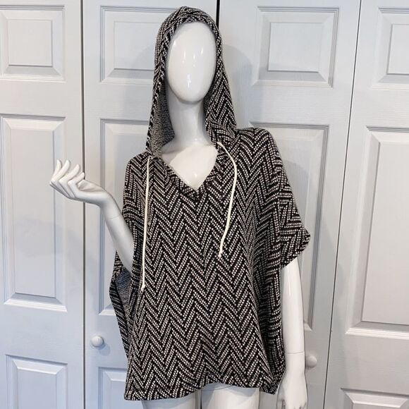 NEW VICTORIA SECRET PONCHO - Picture 1 of 6